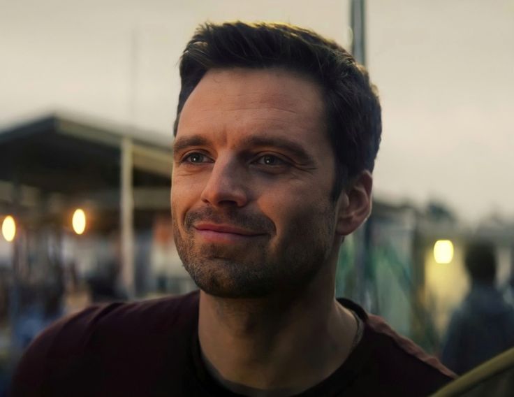 Chloe* ~ sebstan44 💛 held Seb's hand!! tweet media