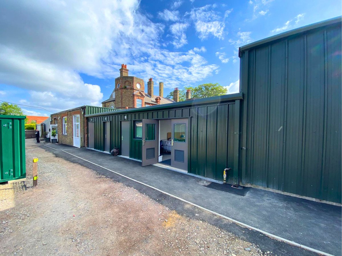 MidbrookBuildi1's tweet photo. Another successful turnkey project completed 📍Croydon

We designed, supplied &amp; installed a fully insulated laundry building for a school needing more space. Installed between two existing buildings, fully watertight &amp; completed in just 2 weeks 👏✂️

#SteelBuildings https://t.co/J1Fn3Gnhfo