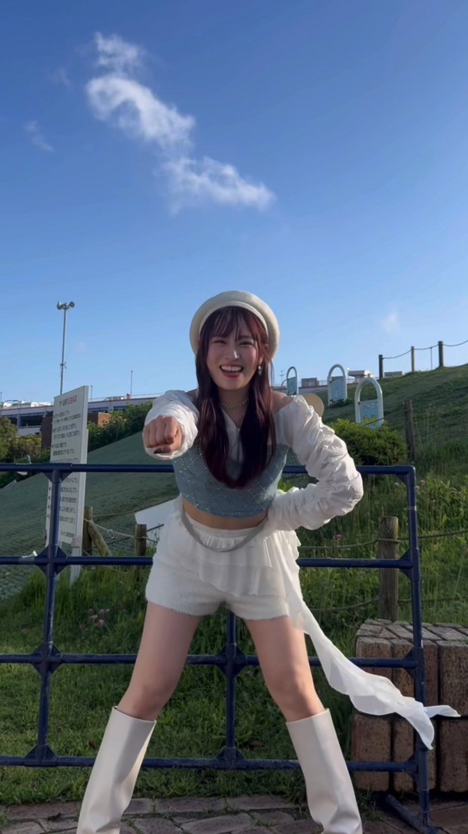 まだ今からでも遅くないと思うんだ‼️ 🤍🩵衣装のアクスタとフォトカ
