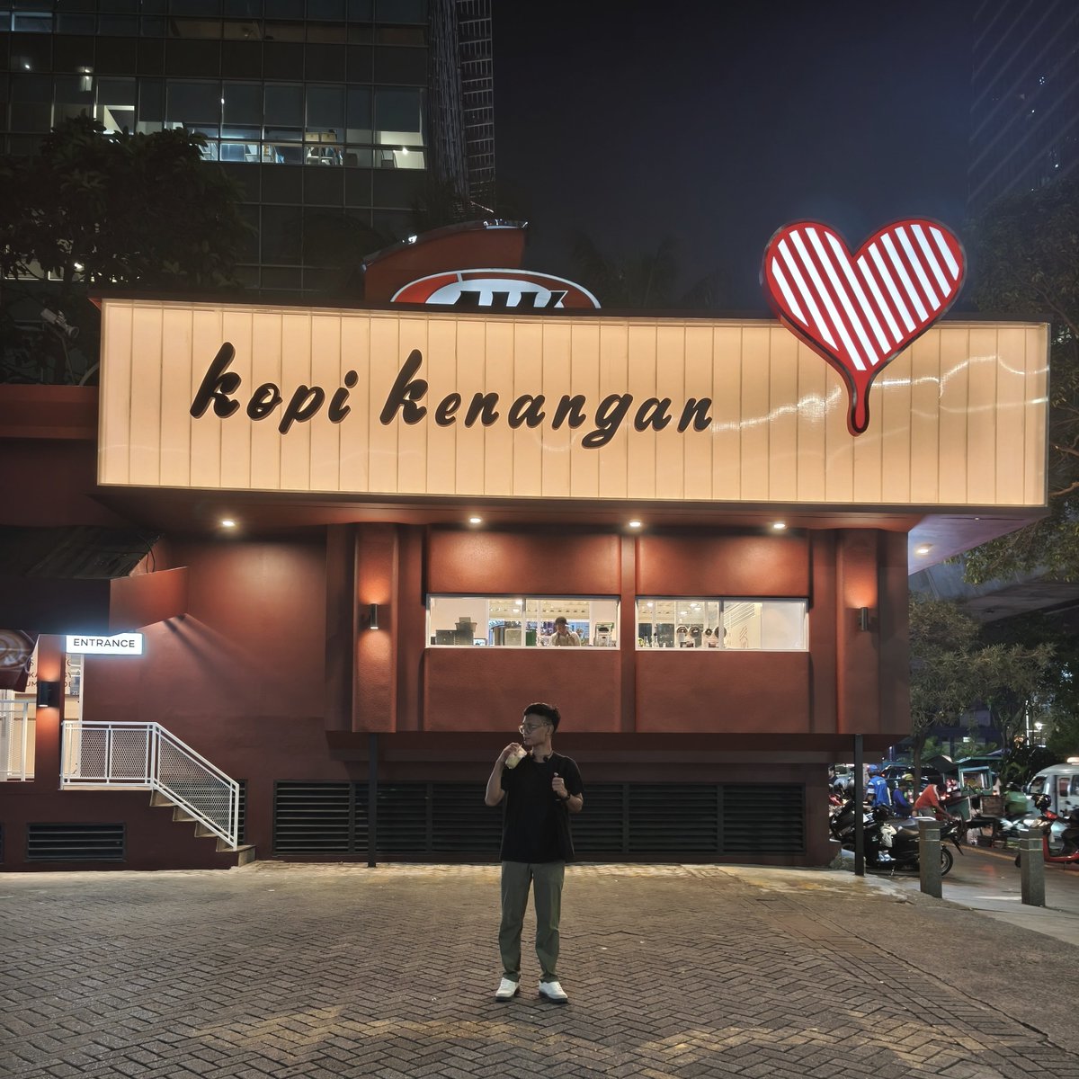 nvrprmn's tweet photo. Malam. Kopi. Jalan. https://t.co/dVPAK8aRBS