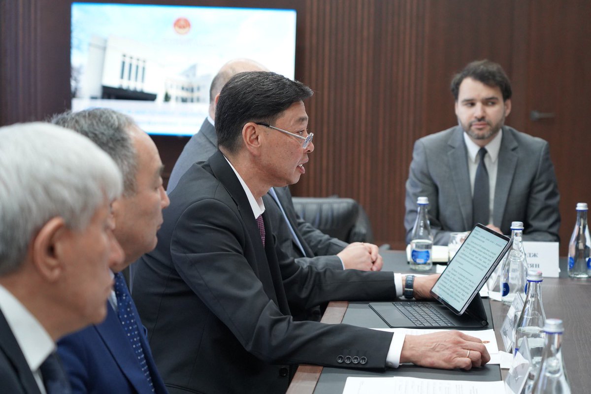 un_kyrgyzstan's tweet photo. UN RC @AntjeGrawe met with 🇰🇬 Supreme Court Chairperson Mederbek Satyev to discuss #humanrights, #ruleoflaw &amp; access to justice for all, especially the most vulnerable.
The meeting reaffirmed support for judicial reform &amp; independent, people-centered judiciary in Kyrgyzstan.⚖️ https://t.co/laG3U3efWi