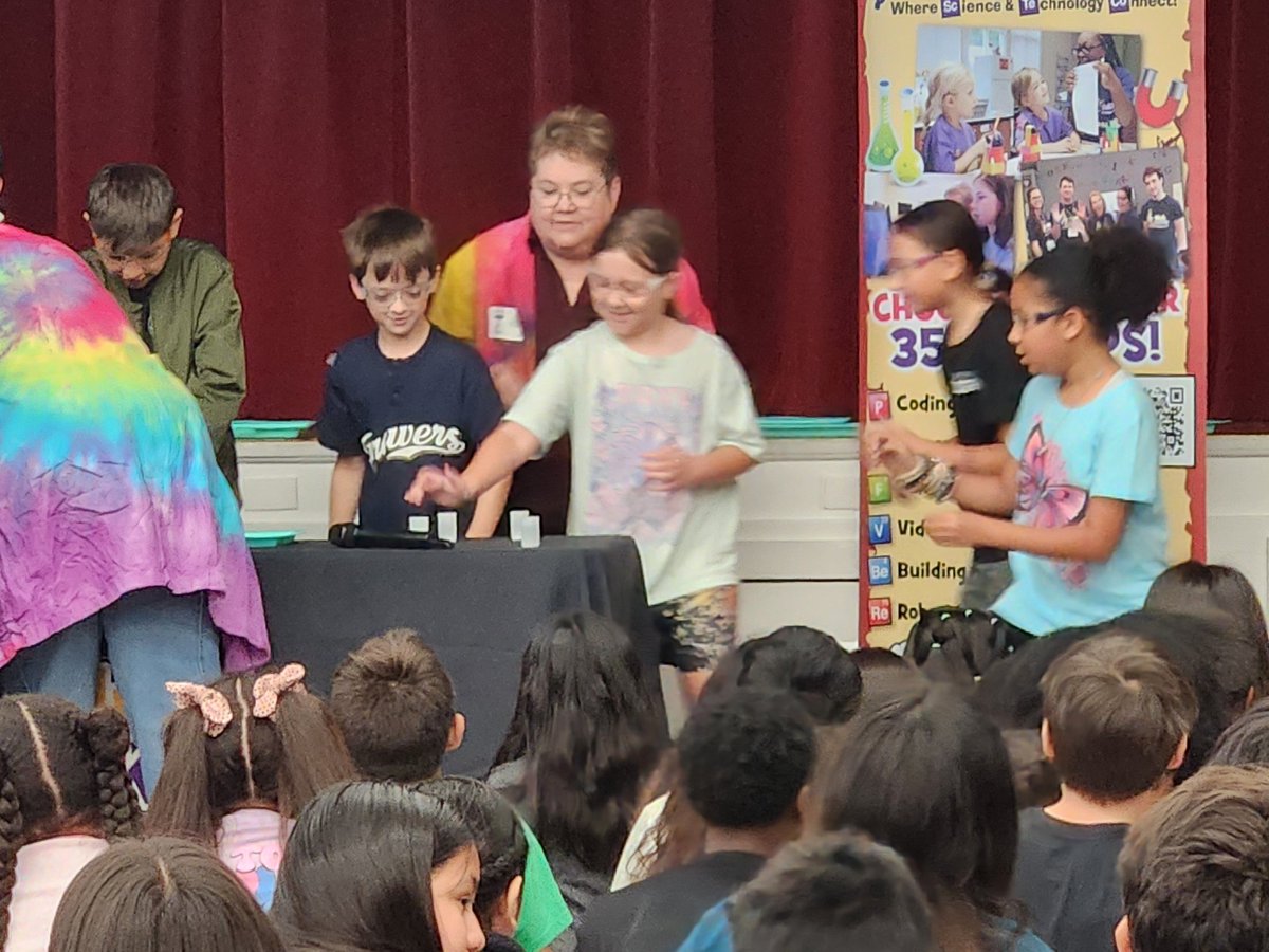 smalldogmom57's tweet photo. @SciKidzDallas came to NRE thanks to our wonderful PTA! The kids had a blast learning and helping conduct the science experiences! 

@NorthrichBears 
@RichardsonISD 
@RISDTnLScience 
@IamBranum https://t.co/zdh0N92BBc