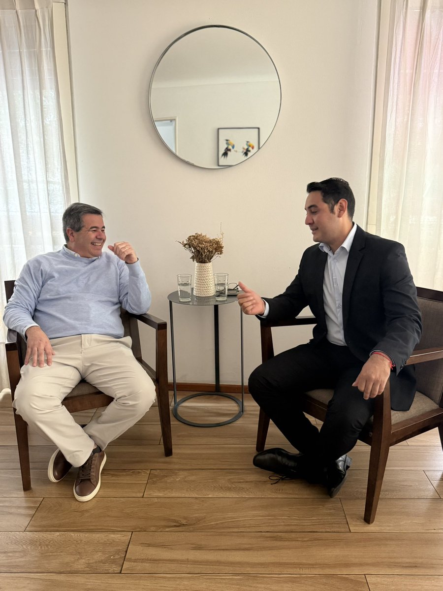 barrani_com's tweet photo. Debate meramente criptográfico con el gran abogado misionero @fnicolassosa presidente del @PLibMisiones . https://t.co/KsBr4paBxb