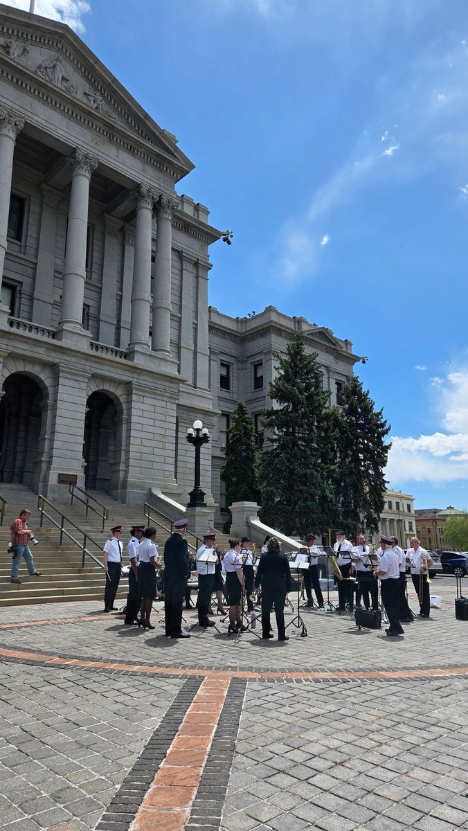 scottforco's tweet photo. It's Sine Die!

Good to see @SalvationArmyUS on the West Steps today. https://t.co/wO4LSG6fm7