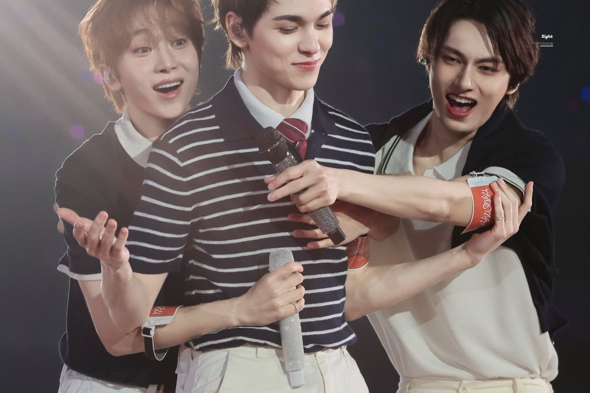 BOO & HIS 2 FAV BOYS IN THE SAME GROUP FOR THE GAME SECTION
