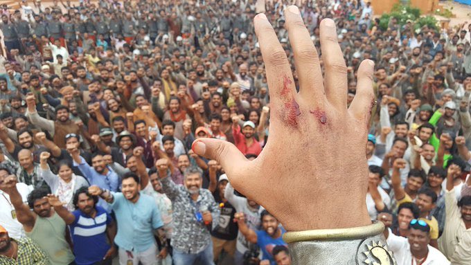 Durgaindukuri's tweet photo. మానవరూపంలో జన్మించిన దేవుడు #RebeLGOD🛐
#Prabhas https://t.co/QQPKAuNQAq