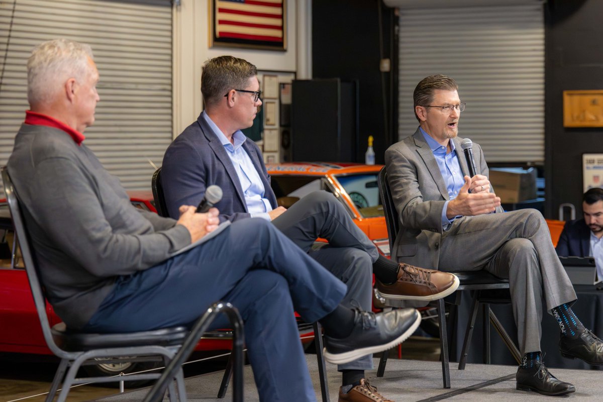 UpdatePromise's tweet photo. What are OEMs actually seeing in fixed ops right now?
🎥 Watch the full panel here: https://t.co/xKOFHSp7My

A lot of valuable insight in this one for dealers looking to improve retention, modernize the service drive, and better meet today’s customer expectations. https://t.co/yw2nn7sX4L