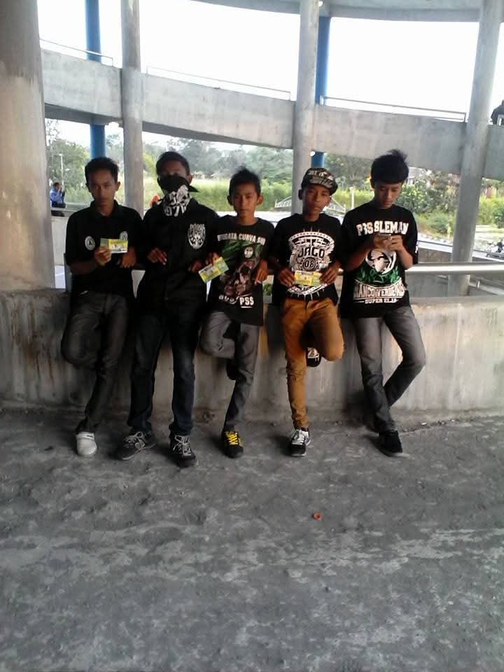 FendyAndri's tweet photo. @fkrihidayatt @Azharceria10 nderek pak wkwk https://t.co/14kd64lzbB