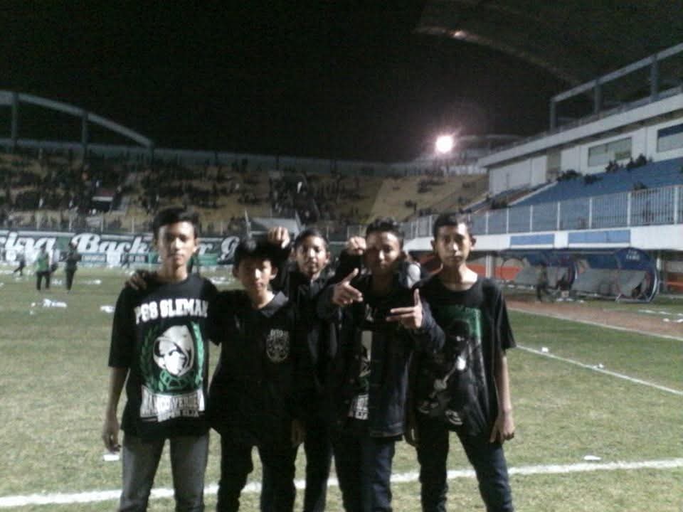 FendyAndri's tweet photo. @fkrihidayatt @Azharceria10 nderek pak wkwk https://t.co/14kd64lzbB
