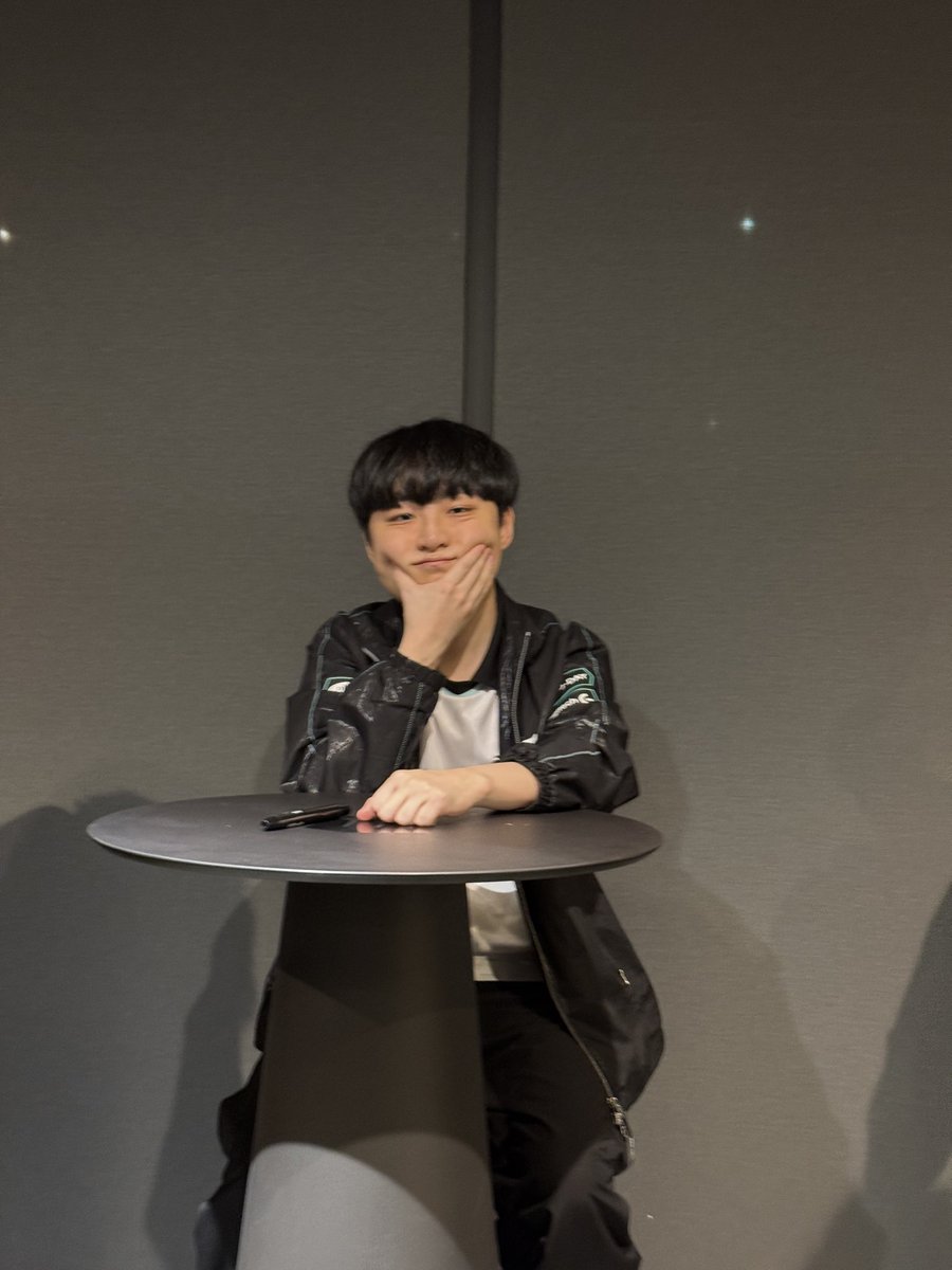 지요 tweet media
