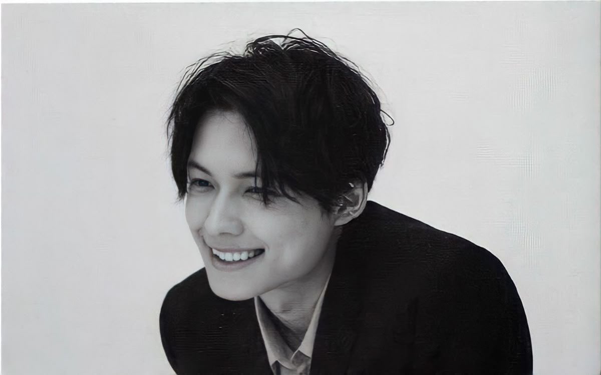 yui tweet media