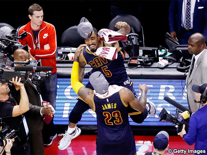 bbking_jp's tweet photo. 📝こんな人生もある👨‍🎓
“NBA王者”JR・スミスが40歳で大学卒業…成績は満点、卒業後の目標も明かす
https://t.co/eXoNP2eOjm
大学ゴルフ部の一員として活動しながら、GPA4.0を記録。子どもの頃からADHDやディスレクシアに悩まされてきた男がつかんだ“卒業”の意味とは…💬 https://t.co/nEkCxOPFn8