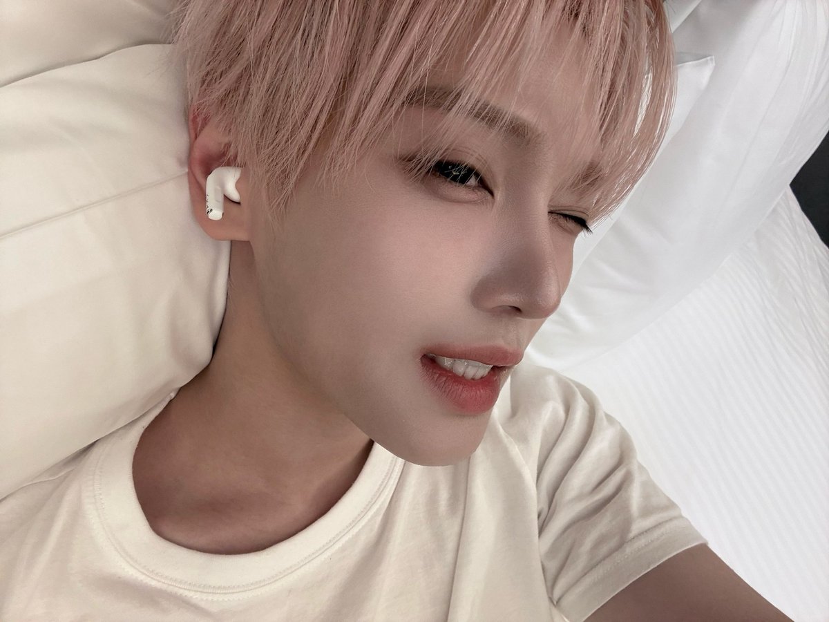 띤 tweet media
