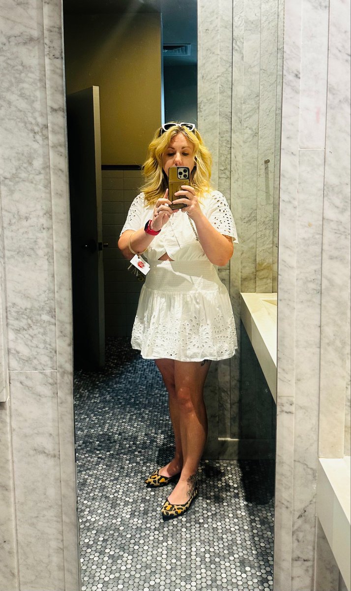 angaugustine1's tweet photo. the secret to looking polished every day? i stopped buying clothes. 👀 rent the runway keeps my work wardrobe fresh with designer pieces on rotation — no clutter, no regret, just good outfits. it’s a whole vibe. ✨ https://t.co/o1ldUeGcT0

#RentTheRunway https://t.co/jXYL42gOzA