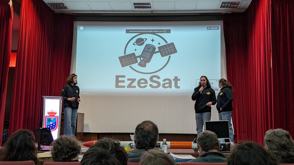 CanSatEx's tweet photo. La decimocuarta defensa la realiza el equipo EZESAT (EXTREMADURA) cuya misión secundaria consiste en incluir un panel solar en el CanSat que permita generar luz y una misión terciaria para medir la radiación ultravioleta.

#CanSat26 https://t.co/eQIbIptmk8