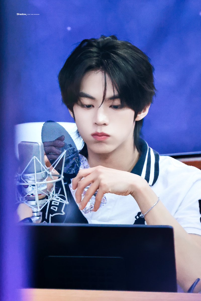 𝘚𝘩𝘢𝘥𝘰𝘸. tweet media