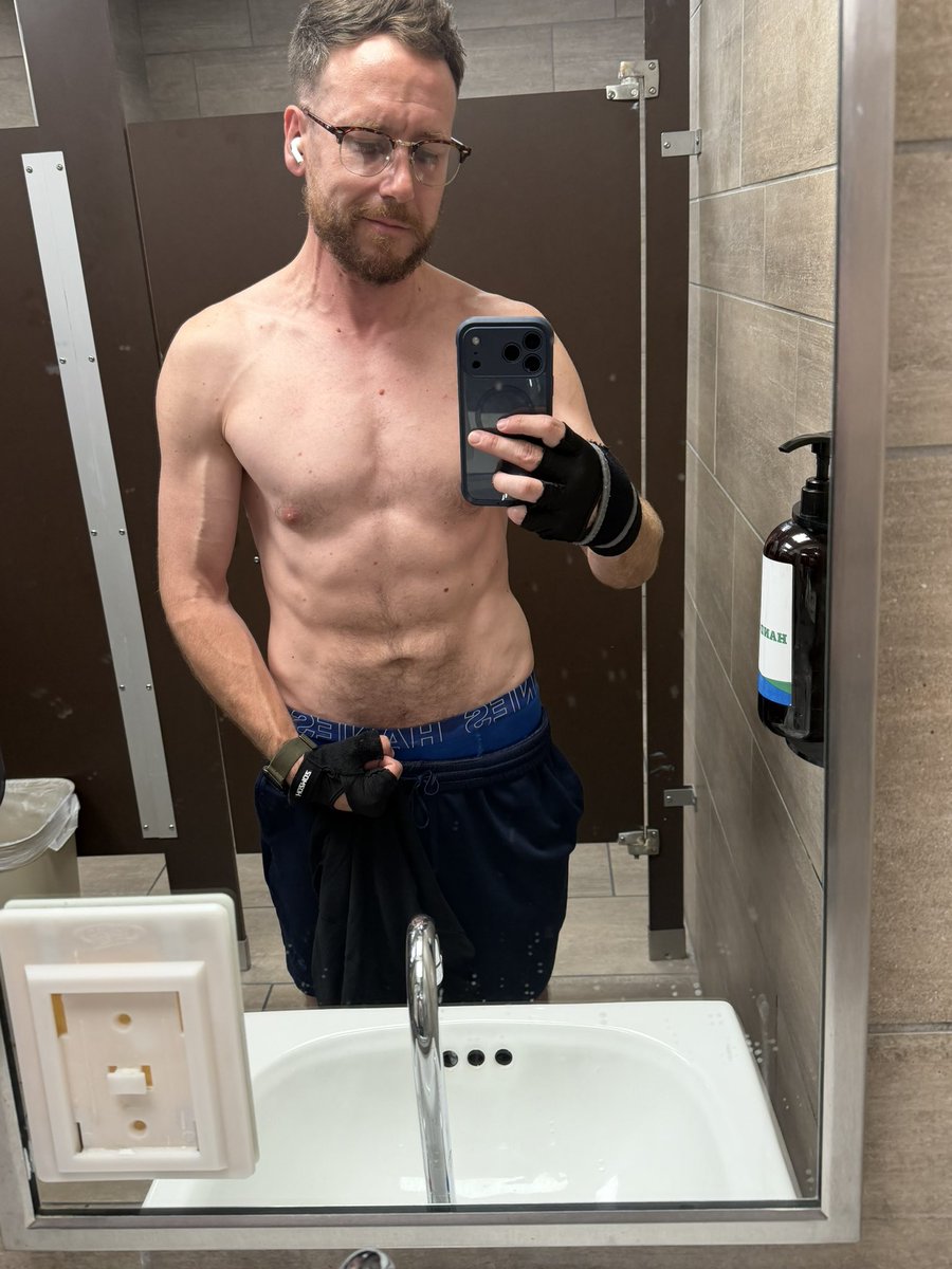 d_c_h1's tweet photo. Feb 2025 me vs May 2026 me
#workout #WorkoutTransformation #gymlife #Bodypositivity https://t.co/JMaxnfu3Og