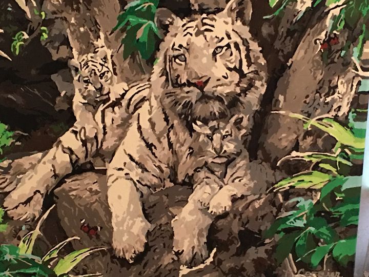 rebcar50's tweet photo. Art of the Day! "White Tiger and her babies". Buy at: https://t.co/zZdU87PgEG https://t.co/fVUez1L0ZJ