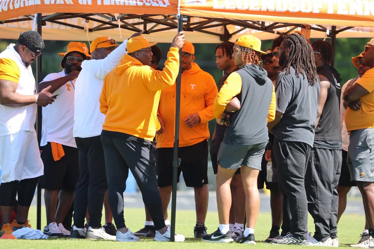 jabaridavis_VFL's tweet photo. Another amazing weekend in West TN with over 100 + campers!! 

Big thnx to all the Selmer TN families, sponsors, coaches and volunteers that helped make this weekend special. The energy, support, and love from your community was incredible all weekend long. #TrainCompete #GBO 🍊 https://t.co/w7vcxkDvMr