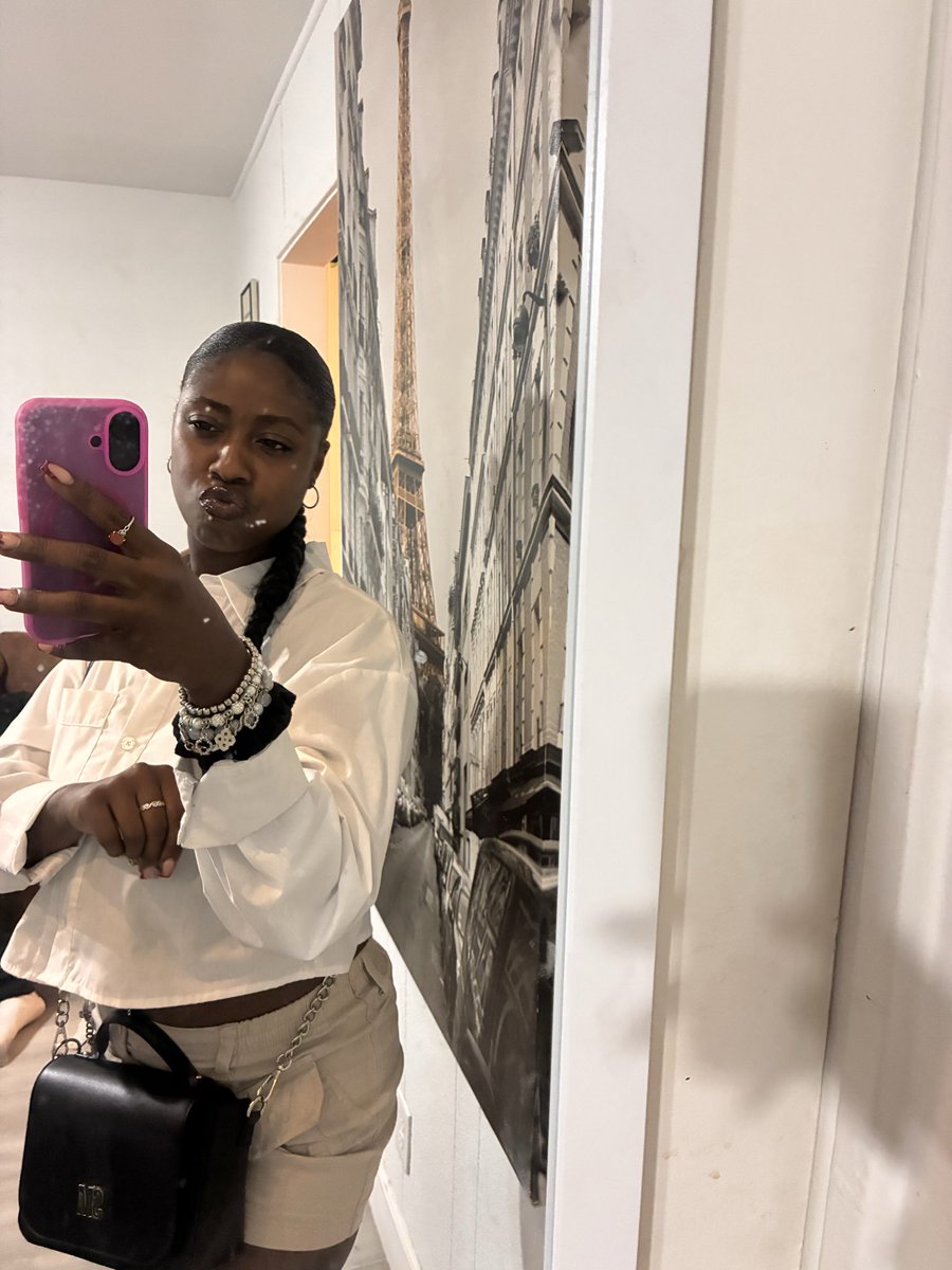 Naviaaa2's tweet photo. https://t.co/d2EL3Yr105