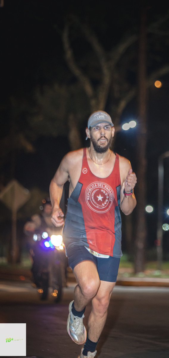 BARU_J8's tweet photo. Corrida nocturna organizado por los amigos club atletismo de alto Paraná - AAAP por el aniversario 18 años 🙏🏻🙌🏻✅ https://t.co/pK7FSySrHt
