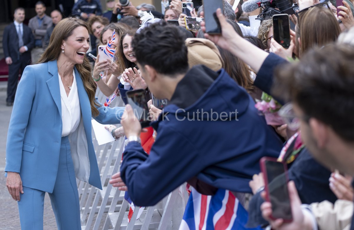 markacuthbert's tweet photo. Catherine, Princess of Wales meeting the public during an Official Welcome at the Town Hall on the first day of her visit to Reggio Emilia, Italy. #katemiddleton #princessofwales #italy #CatherinePrincessofWales #royals #royalfamily https://t.co/Kfvtd204Jt