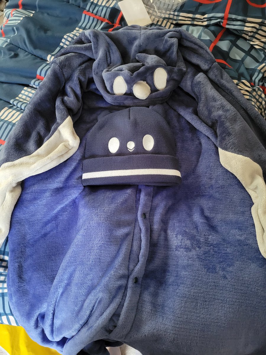 has_hollow's tweet photo. #RissaLIVE
My Jailbird beanie and onesie finally got here. Theyre sooooo cute. The onesie is super soft and comfy too https://t.co/Ty2gDuIdDz