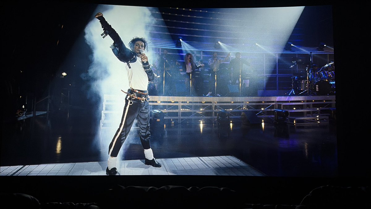 cherrii26's tweet photo. Best Movie 🕺🏻⭐️ #Michael_Jackson https://t.co/7ZqobYmfhg
