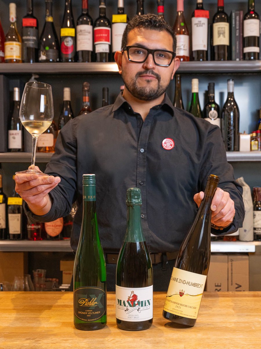 outletdevins's tweet photo. 🥂Tres vins blancs aquest divendres i dissabte a la nostra degustació setmanal.

➡️F.X. Pichler Grüner Veltliner Loibner 2022
➡️Maximin Grünhaus Maximin Riesling Sekt Brut 2021
➡️Zind-Humbrecht Gewürztraminer Roche Calcaire 2021

📍C/ València, 277 i C/ Villarroel, 209-211 https://t.co/lgSeQj8itb
