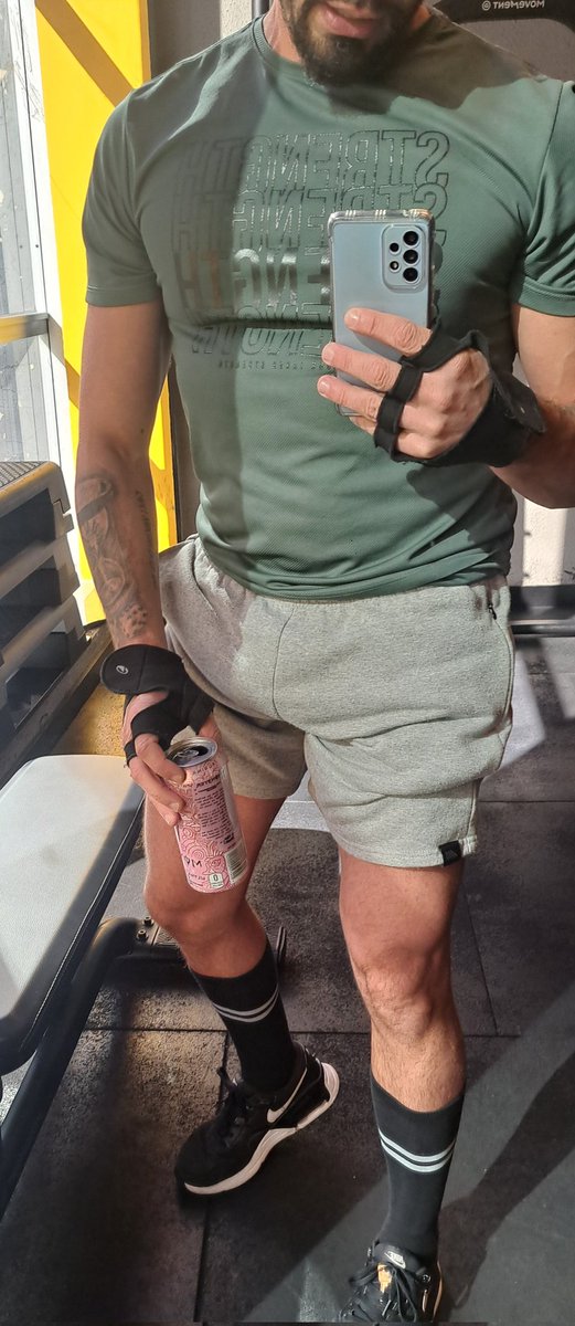 JulinhoLH's tweet photo. Una buena rutina en el gimnasio👊🍆💥 #gayboy #sexy #fitness #gaygym https://t.co/VjJQrSt5AC