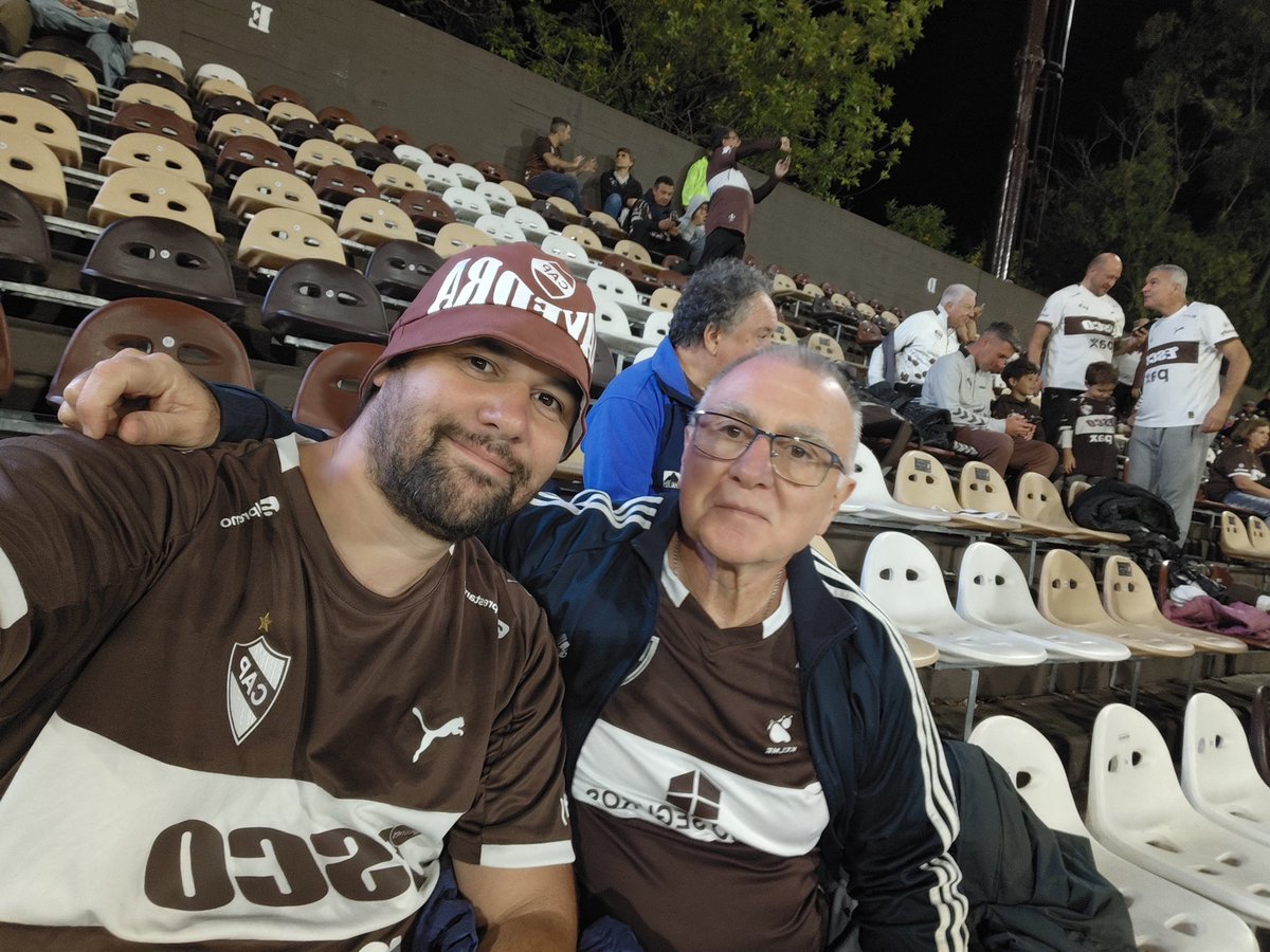 mdgrillo104's tweet photo. @Copa_Argentina @caplatense Dale marron! Siempre alentando al calamar junto a mi viejo https://t.co/pKEFvx0kly