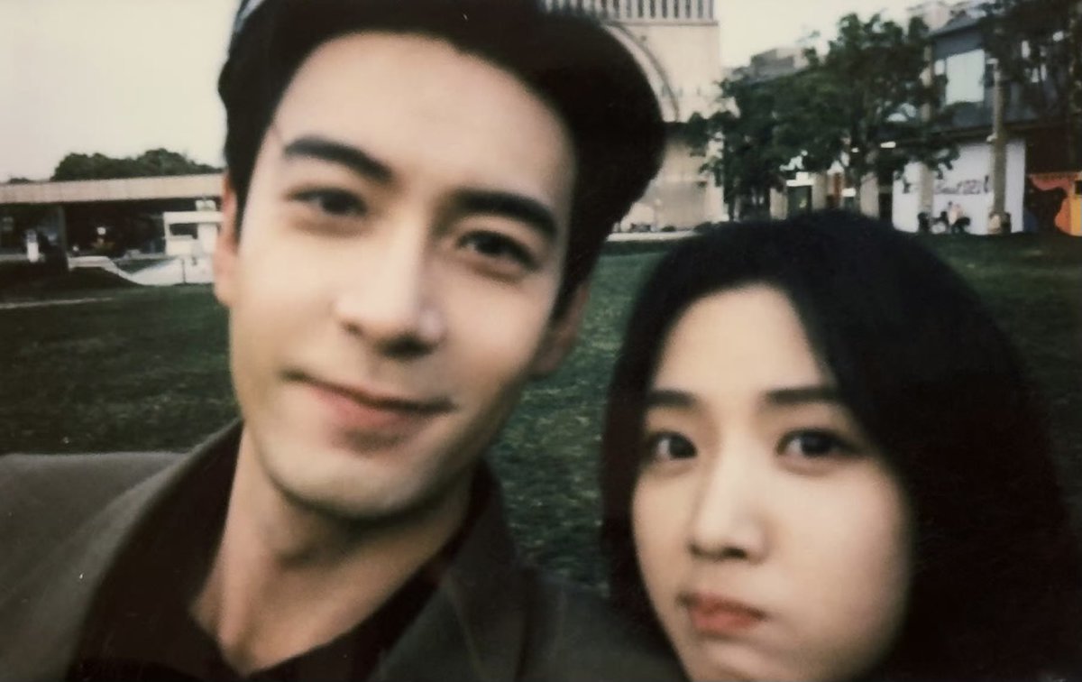 pyeonaee's tweet photo. 《 알희 》 라는 드라마가 참 좋았던 이유는 그저 후슈와 샤오즈위의 사랑이야기가 아니라 ‘후슈’ 그리고 ‘샤오즈위’ 라는 사람의 상처와 성장 극복이 함께 했기 때문이야..

특히 후슈라는 인물이 어떻게 자기 삶을 살아가는지, 목표를 추구하고 소신대로 행동했던 모습이 참 기억에 남는 것 같아 https://t.co/b0AM4fOLnM