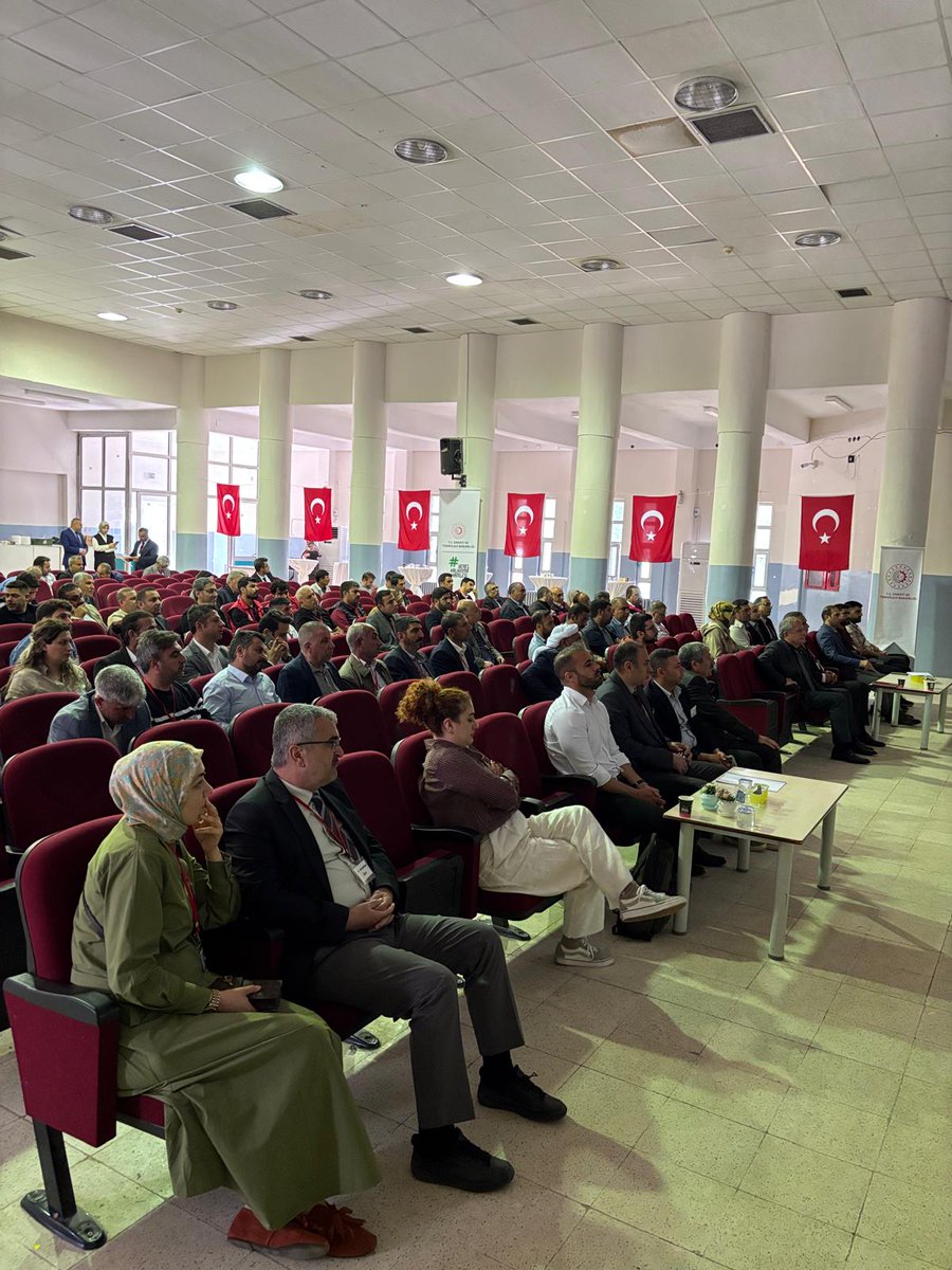 siverekkaymakam's tweet photo. Valiliğimiz ve GAP Bölge İdaresi Başkanlığı koordinesinde, Kaymakamlığımız ile Belediyemiz iş birliğinde düzenlenen “Mekânsal Yaklaşım Odağında Entegre Kırsal Kalkınma Projesi” paydaş bilgilendirme toplantısı gerçekleştirildi.
@salihsakmia @UrfaValiligi @gap_idaresi @Siverekbld https://t.co/jiKEe9X9wE