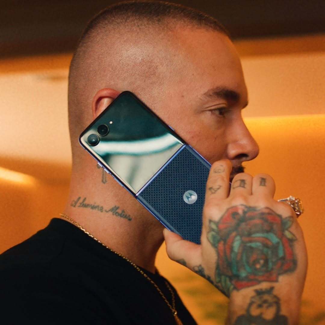 MotorolaCL's tweet photo. ElFútbolTeLlama y @jbalvin ha respondido. ¿Estás listo?

#MotorolaChile https://t.co/45DGpgOqnj