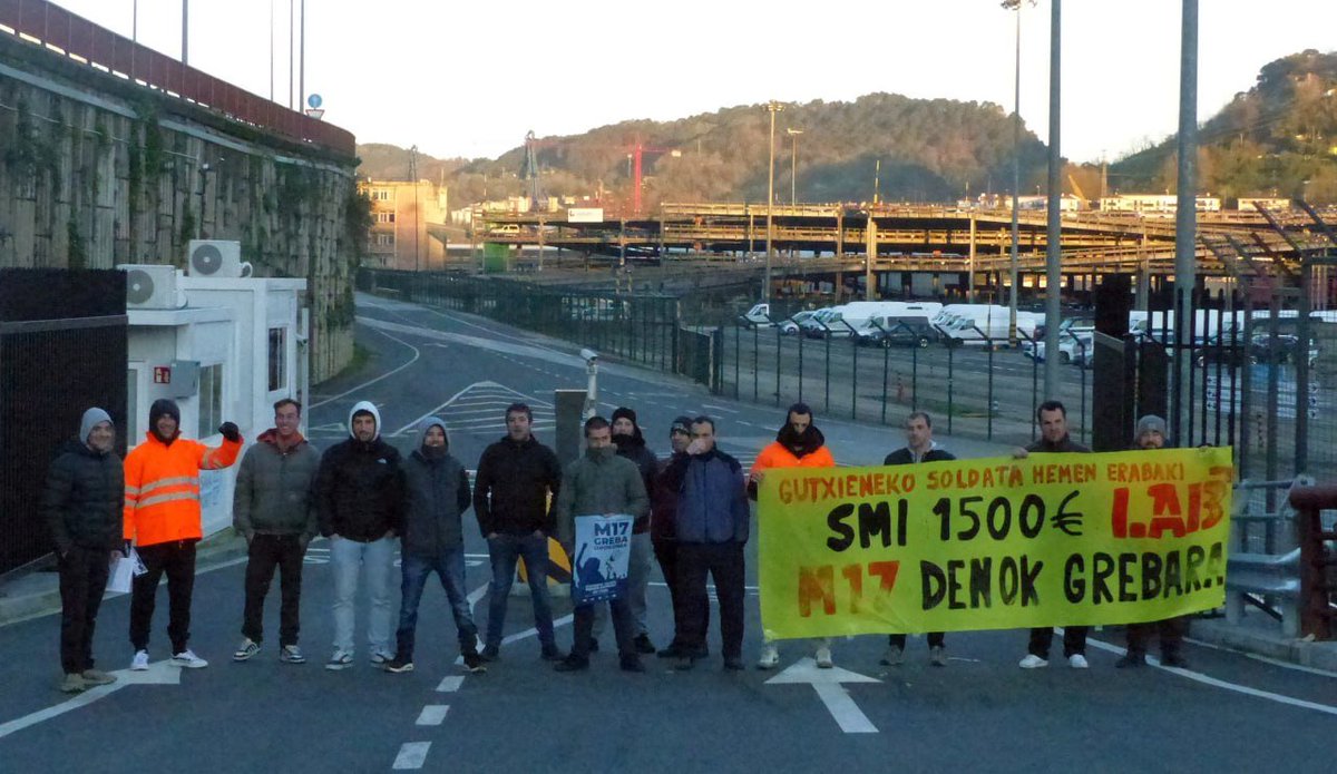 ralf_streck's tweet photo. @gabrielrufian La gent mereix saber que tu i #ERCstyle treballa anys contra #Catalunya. Vosaltres sempre al costat de #PSOEstyle amb #155Isla, Collboni i Sanchez. Ells no volen un SMI ni a EH ni a #Catalunya. Vam fer una vaga general a EH contra els teus amics per aconseguir-ho, però no. https://t.co/PCLWUlq49g