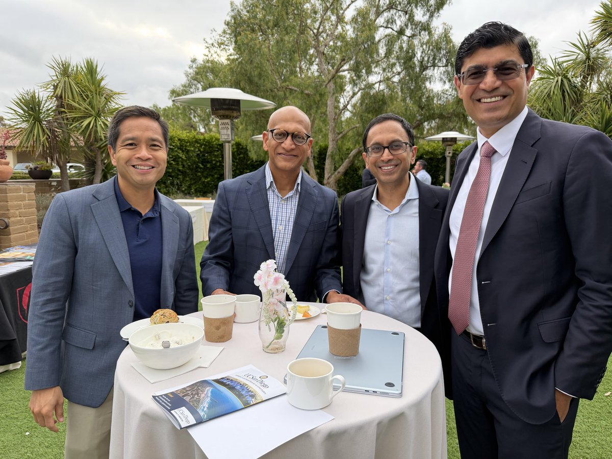 DrLoomba's tweet photo. Great vibe and excitement to kick start the 17th Annual Research Retreat @UCSD_GI !! Special thanks to @docamitgs &amp; Dr,’z Andy Chan @MGH_CTEU as keynote speakers.  🙏 @Bernd_Schnabl @LuisAntonioDiaz Samir Gupta for leading the retreat &amp; our GI admin team! @pattymaysent https://t.co/Uaw7e86hWr