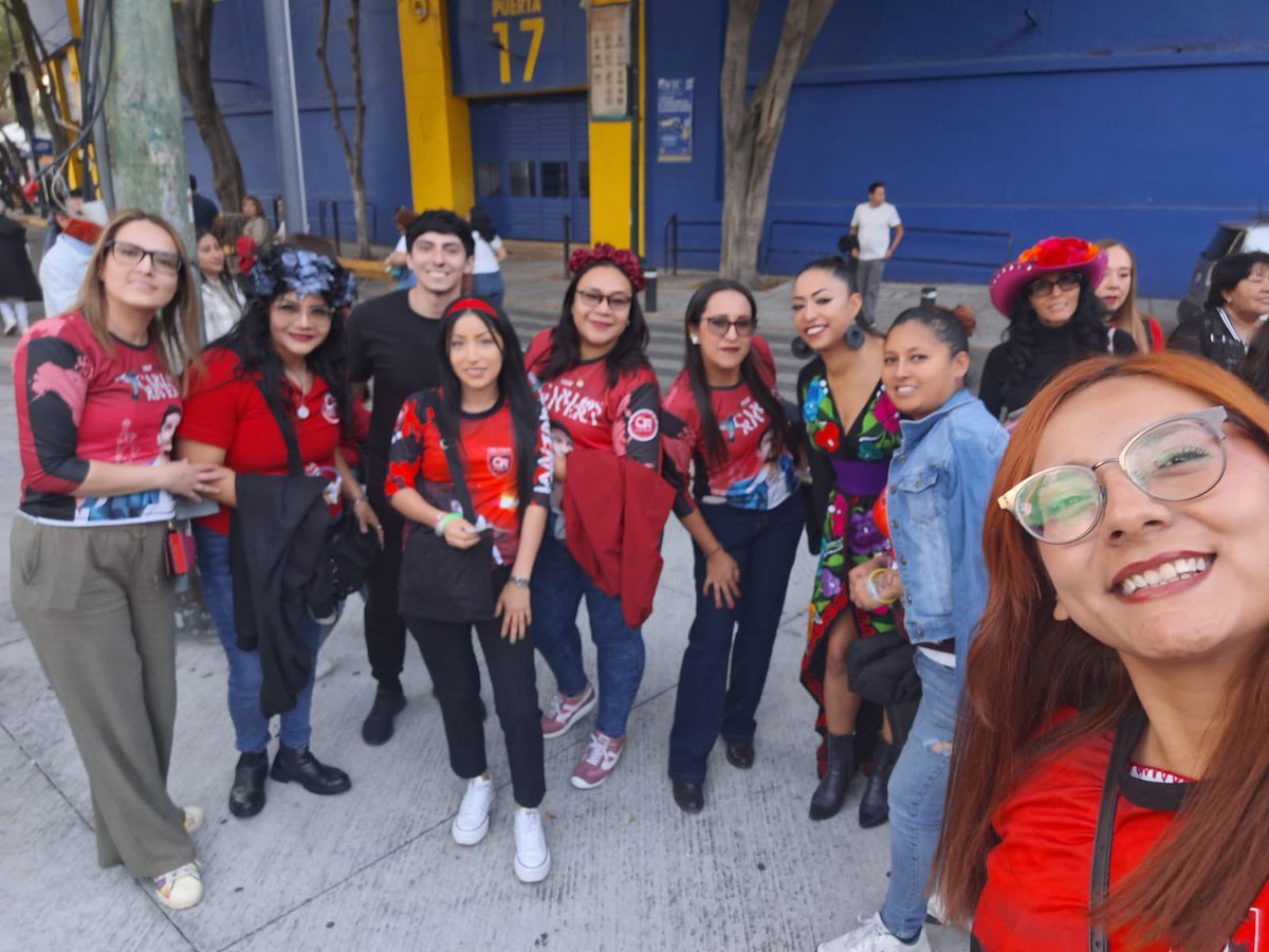 Clubcariguegto's tweet photo. Una noche que quedará para la historia, un huamantleco en la México ❤️

Más de 40,000 Riveristas se rindieron  ante la voz de Carlos Rivera y nuestra familia roja estuvo presente coreando cada canción u viviendo un concierto único .

#CarlosRivera #Riveristas #VidaMéxico https://t.co/1PFHB11kZt