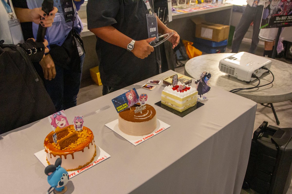 neounity_'s tweet photo. Birthday celebration, activities, and some merch showcases in #holounityMY26 https://t.co/WBhXL3WpHK