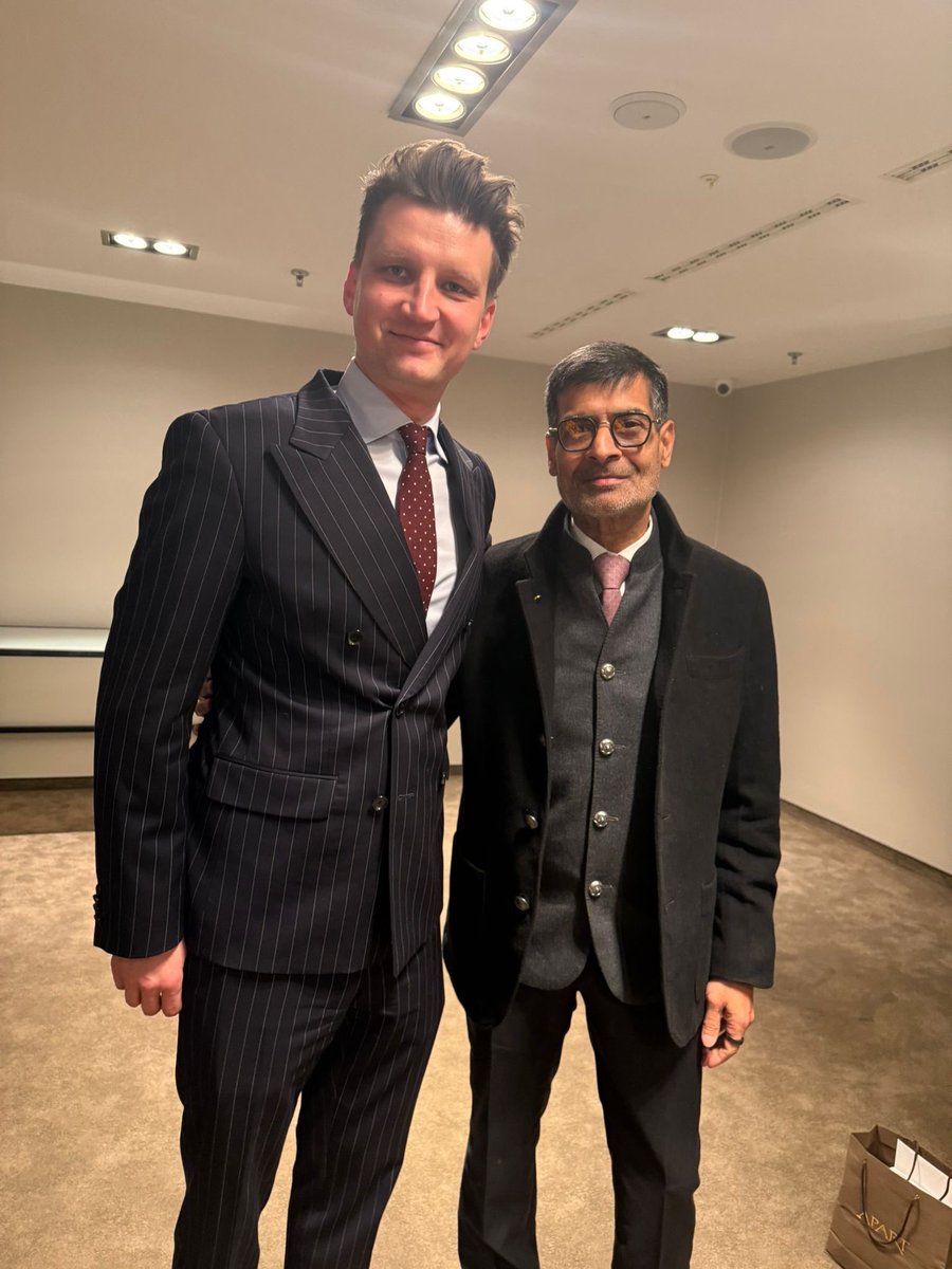 MichalMatlak's tweet photo. 🇵🇱🇮🇳 Dziś na @Strategic_Ark (@PISM_Poland & @orfonline) rozmawialiśmy o polsko-indyjskiej współpracy strategicznej i technologicznej. Przy stole m. in. Władysław Bartoszewski (MSZ), Michał Baranowski (MRiT), amb. Neeta Bhushan, @samirsaran (szef ORF, jeden z najbardziej wpływowych głosów globalnej debaty o technologiach i geopolityce) oraz przedstawiciele EEAS, POLSA i partnerów z Europy i Indii.