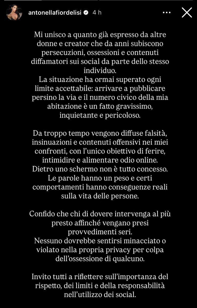 LADOTTORESSA tweet media