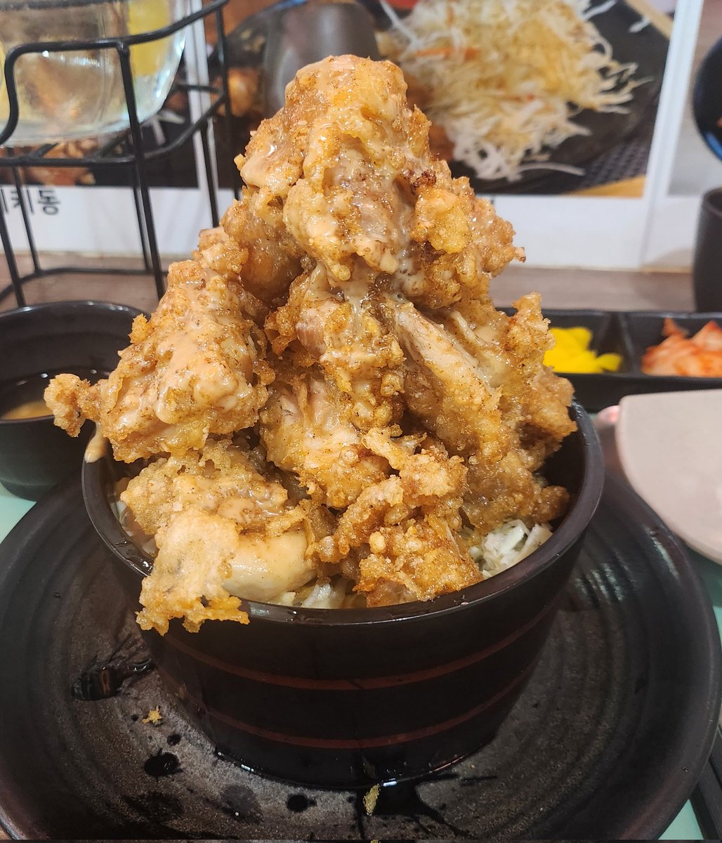 배고파밥줘 tweet media