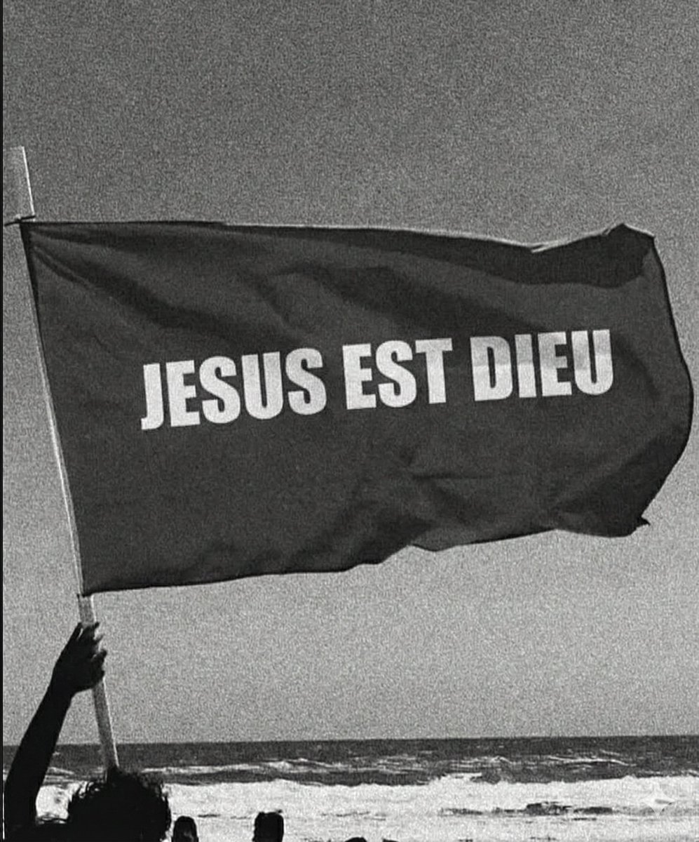 LaBiblesurlenet's tweet photo. Jésus est Dieu (même si les religions humaines veulent vous faire croire le contraire) https://t.co/n2kisod8Vy
