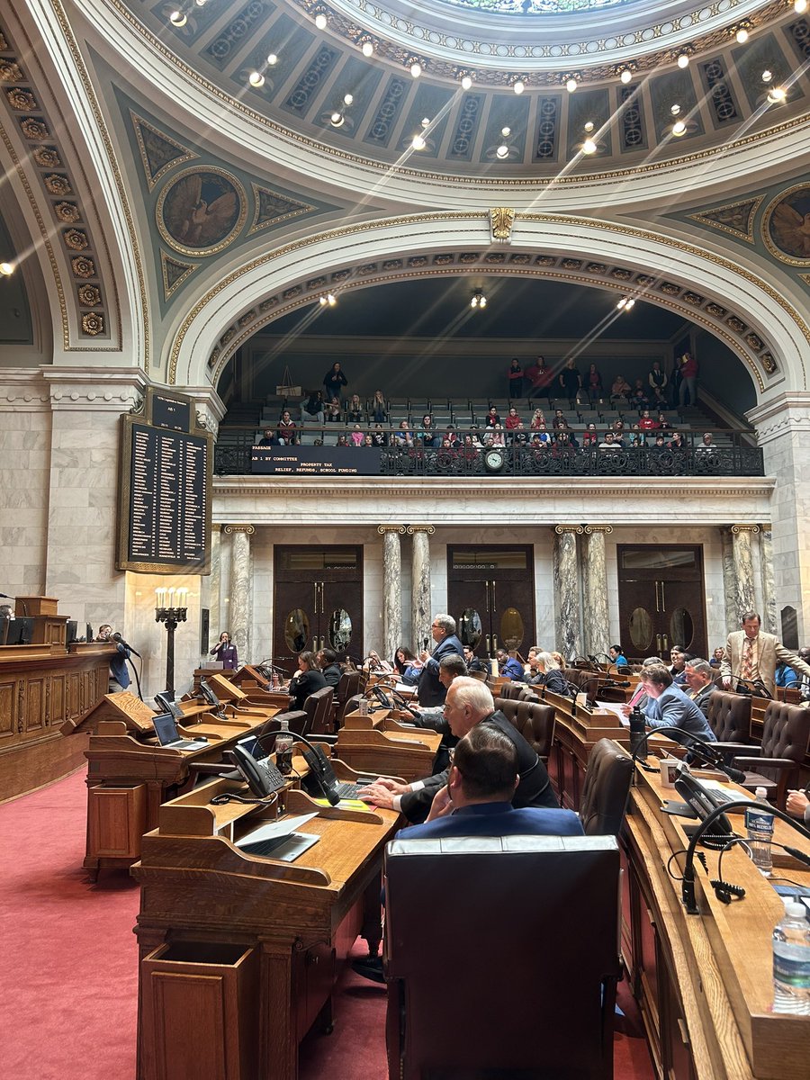 oherken's tweet photo. A school field trip is observing the Assembly’s debate and vote on the surplus deal this morning: https://t.co/Ayjk40XaPz