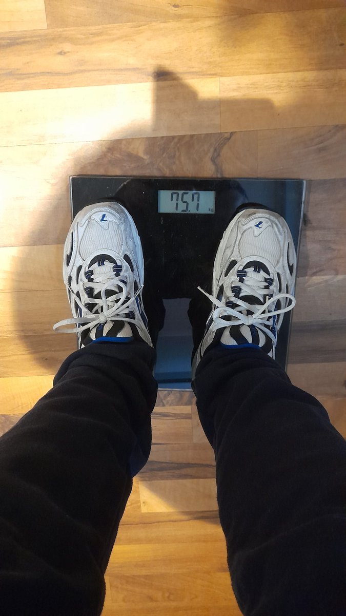 SwedishGamester's tweet photo. #BackInTheGym! ๐ช
Had a very #StressfullDay and I've been #OnMyFeet most of the #workday so I'm pretty #tired! But need to #PumpIron before I #WalkHome in the rain! ๐ฎโ๐จ https://t.co/DJlT6Z6xyw