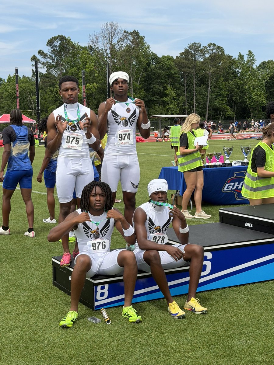 BHarrison92's tweet photo. Special Congrats to our Young 👸🏾and 👑’s on a great season!  Special congrats to this years RECORD BREAKER boys 4x2 and 4x1.  And for the boys 4x1 podium finish at state.  We are Beyond Blessed and Highly favored at the 🏰.  #564Wcrogan https://t.co/eTR1bpxgos