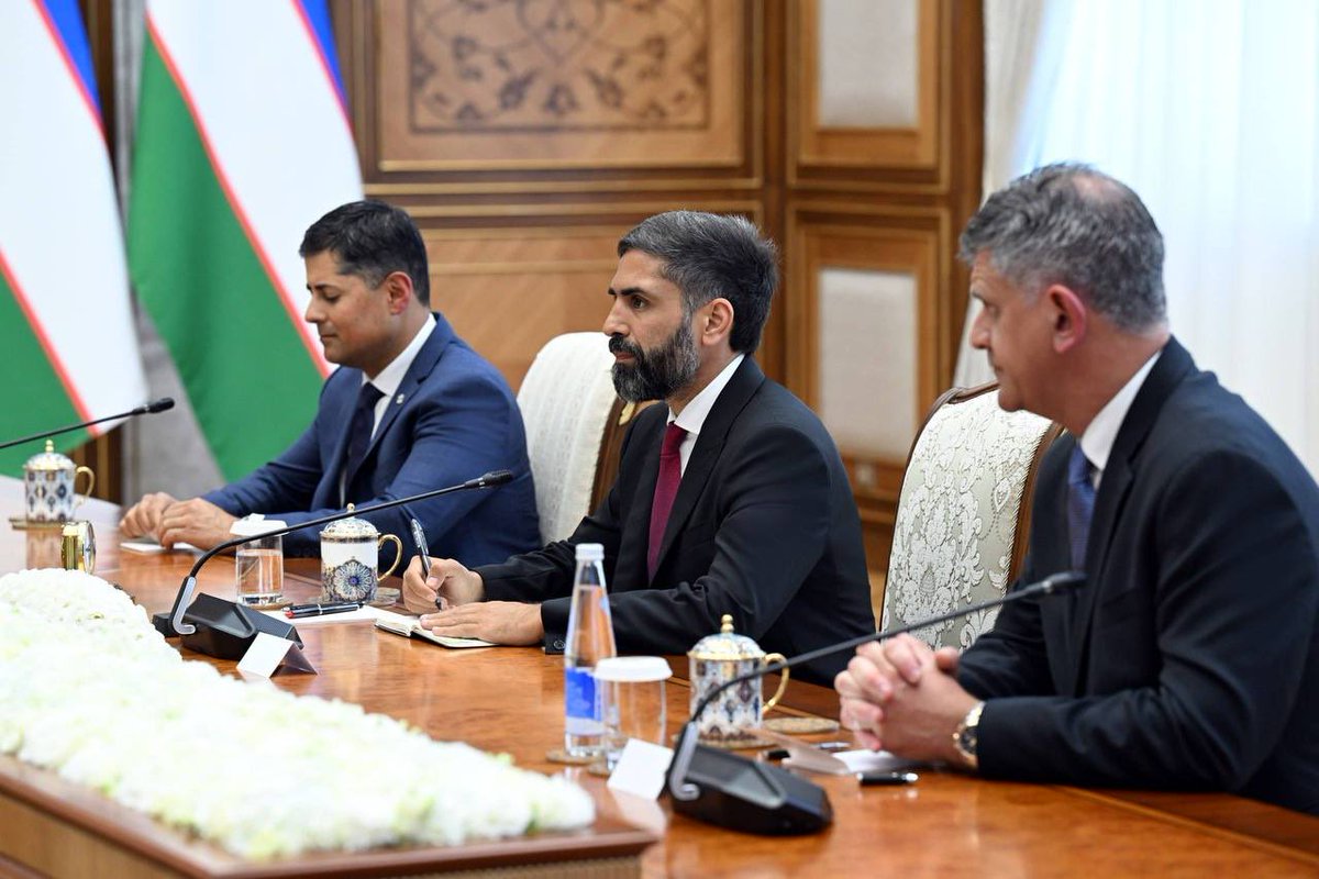 BAslanbayli's tweet photo. The President of the Republic of Uzbekistan Shavkat Mirziyoyev received SOCAR President Rovshan Najaf, bp Executive Vice President Ariel Flores, and Giovanni Cristofoli, bp Regional President for Azerbaijan, Georgia and Türkiye. https://t.co/yWFNXSsqtV