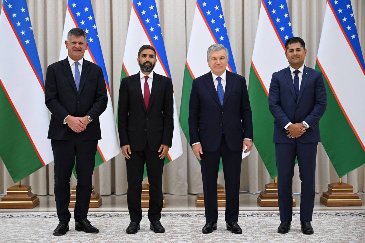 BAslanbayli's tweet photo. The President of the Republic of Uzbekistan Shavkat Mirziyoyev received SOCAR President Rovshan Najaf, bp Executive Vice President Ariel Flores, and Giovanni Cristofoli, bp Regional President for Azerbaijan, Georgia and Türkiye. https://t.co/yWFNXSsqtV