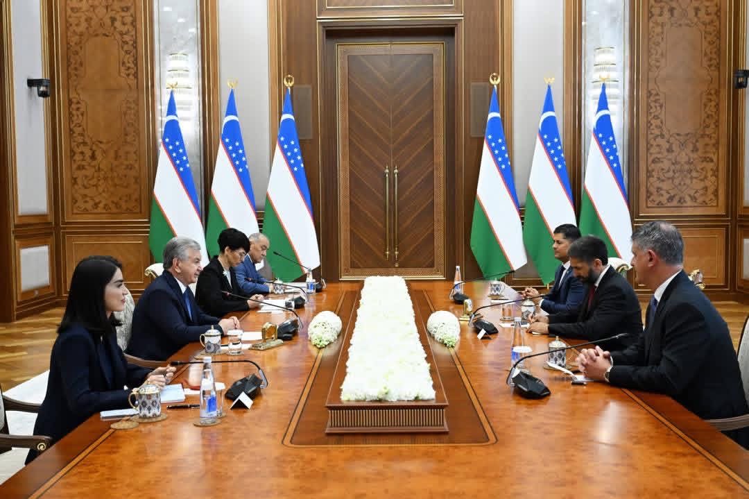 BAslanbayli's tweet photo. The President of the Republic of Uzbekistan Shavkat Mirziyoyev received SOCAR President Rovshan Najaf, bp Executive Vice President Ariel Flores, and Giovanni Cristofoli, bp Regional President for Azerbaijan, Georgia and Türkiye. https://t.co/yWFNXSsqtV