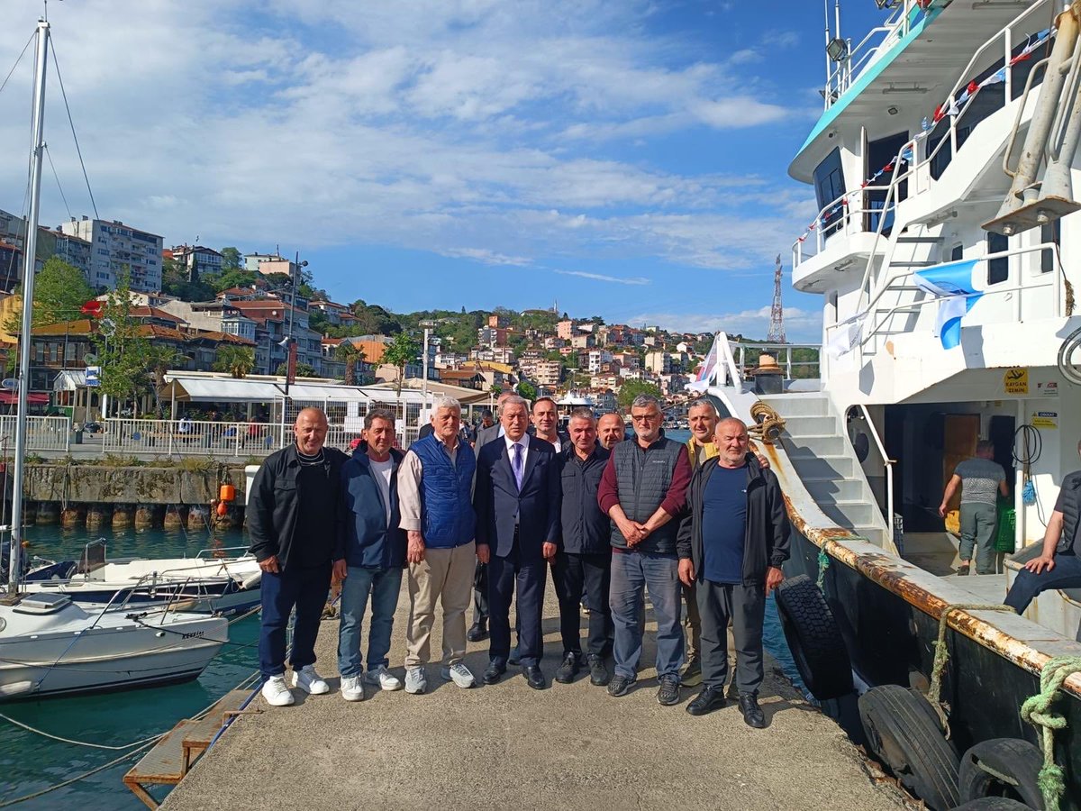hulusiakarmedya's tweet photo. 📍 İstanbul Deniz Ürünleri Avcıları ve Üreticileri Birliği

Büyük Orkinos Seferi !!!

Uluslararası sularda orkinos avı için denize açılmaya hazırlanan kıymetli avcılarımızla bir araya geldik. 

Denizlerin emektar neferleri;

Rızkınız bereketli, 
Ağlarınız dolu olması ve
Kazasız belasız bir av sezonu temennisiyle…

Denizleriniz sakin,
Pruvanız neta,
Ufkunuz ve bahtınız açık olsun !