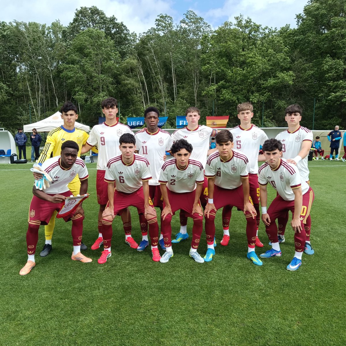 SEFutbol's tweet photo. 📰 CRÓNICA | #SUB15

España remonta en el primer asalto contra Francia

🇫🇷 1-2 🇪🇸

🔗 https://t.co/Z9A5JZmUEq

#NuestraBase https://t.co/e98MzsSCXd